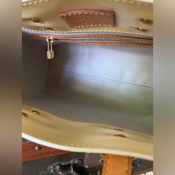 Rare Vintage LOUIS VUITTON Yellow Vernis patent Leather Reade Handbag Purse Bag - Picture 3 of 11